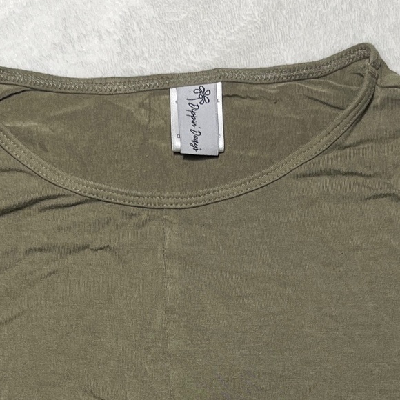 New!✨ Dippin Daisys Green Top - Picture 2 of 2